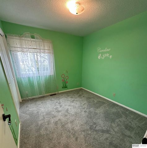 7805 Potter Plaza, Omaha, NE 68122