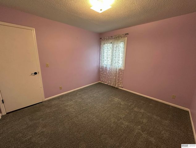 7805 Potter Plaza, Omaha, NE 68122