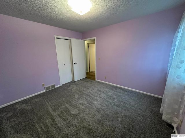 7805 Potter Plaza, Omaha, NE 68122