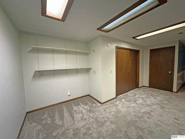 7805 Potter Plaza, Omaha, NE 68122