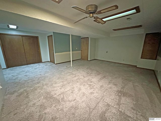 7805 Potter Plaza, Omaha, NE 68122