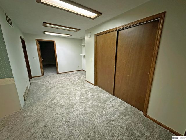 7805 Potter Plaza, Omaha, NE 68122