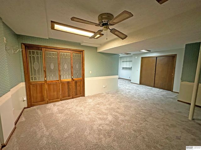 7805 Potter Plaza, Omaha, NE 68122