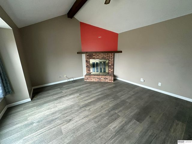 7805 Potter Plaza, Omaha, NE 68122