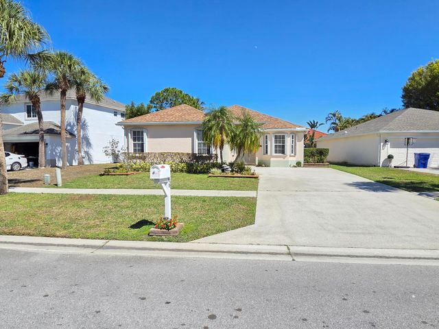 286 Saratoga Boulevard E, Royal Palm Beach, FL 33411