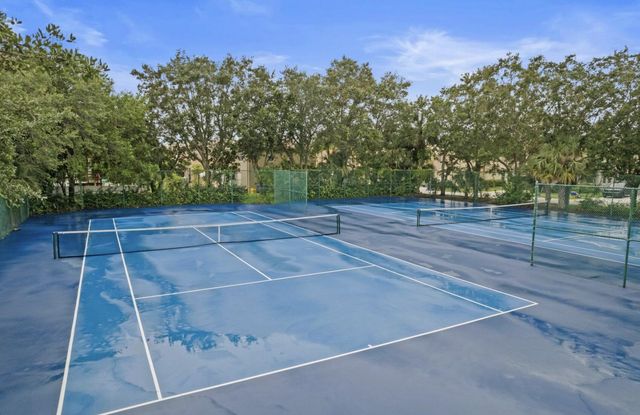 286 Saratoga Boulevard E, Royal Palm Beach, FL 33411