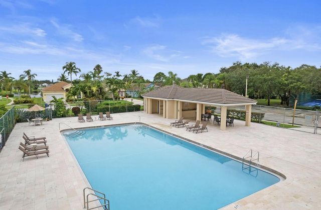 286 Saratoga Boulevard E, Royal Palm Beach, FL 33411