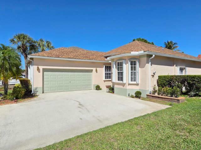 286 Saratoga Boulevard E, Royal Palm Beach, FL 33411