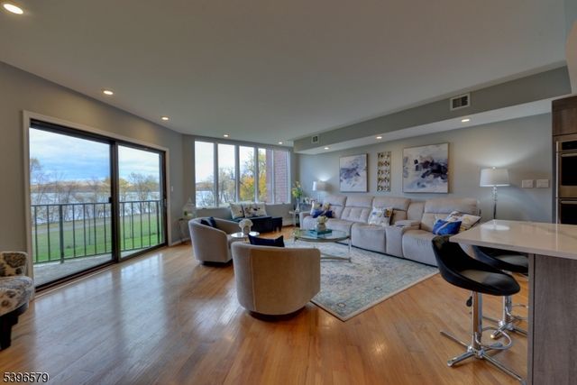 1360 Hamburg Tpke 104, Wayne Twp., NJ 07470