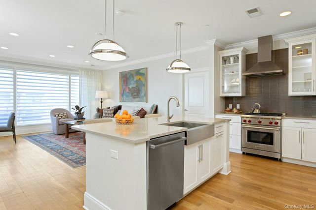 18 Rivers Edge Drive 305, Tarrytown, NY 10591