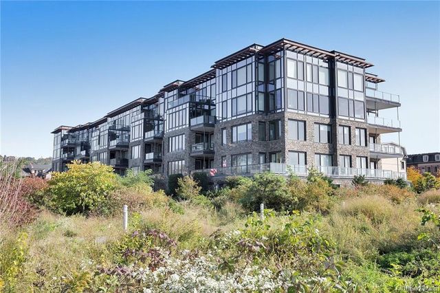 18 Rivers Edge Drive 305, Tarrytown, NY 10591
