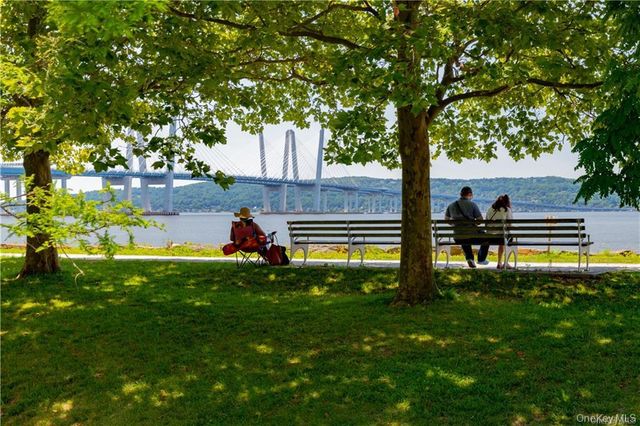 18 Rivers Edge Drive 305, Tarrytown, NY 10591