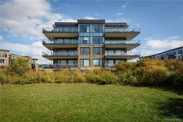 18 Rivers Edge Drive 305, Tarrytown, NY 10591