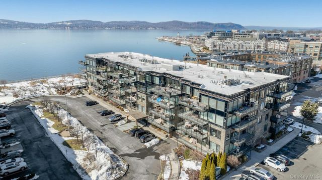 18 Rivers Edge Drive 305, Tarrytown, NY 10591