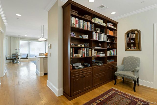 18 Rivers Edge Drive 305, Tarrytown, NY 10591