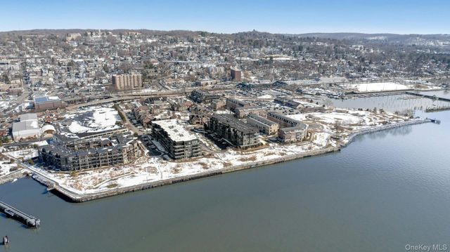 18 Rivers Edge Drive 305, Tarrytown, NY 10591