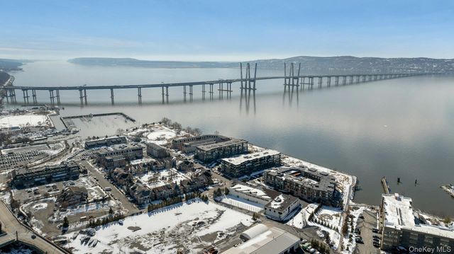 18 Rivers Edge Drive 305, Tarrytown, NY 10591