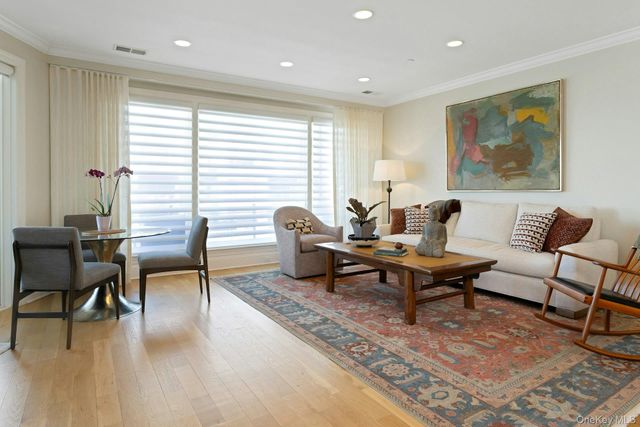 18 Rivers Edge Drive 305, Tarrytown, NY 10591