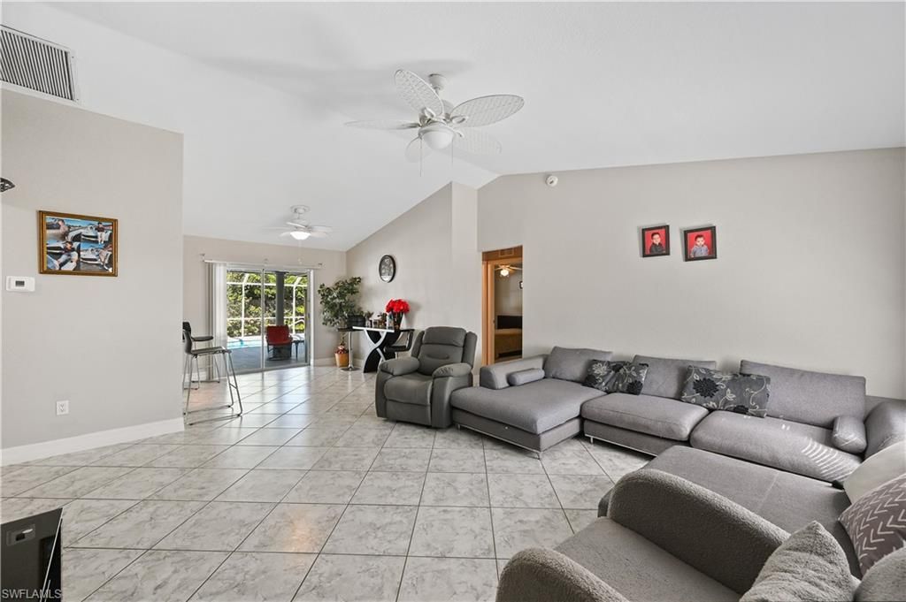 Image 17 of property listing at 1721 SE 21st TER, Cape Coral, FL 33990