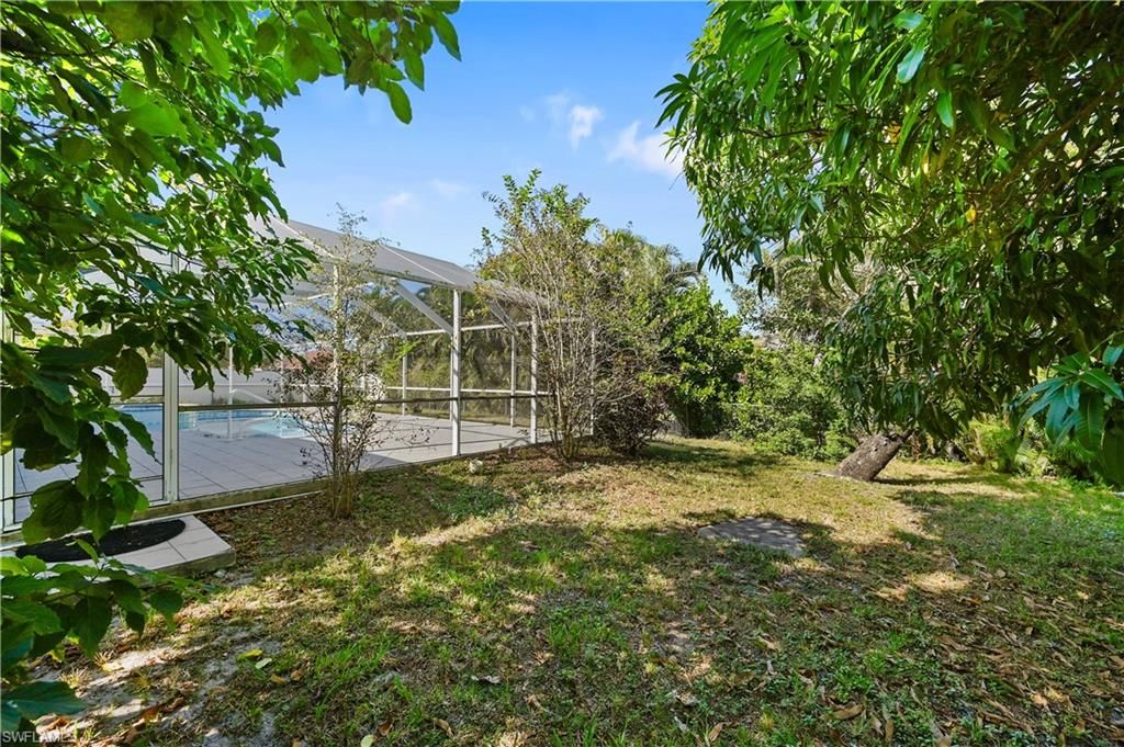 Image 3 of property listing at 1721 SE 21st TER, Cape Coral, FL 33990