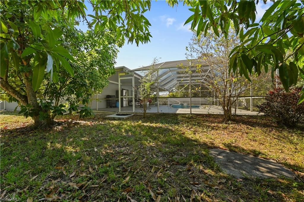 Image 35 of property listing at 1721 SE 21st TER, Cape Coral, FL 33990