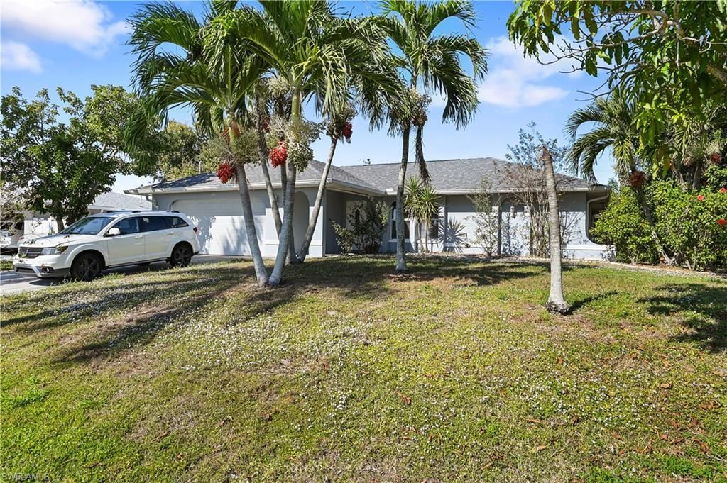 Image 5 of property listing at 1721 SE 21st TER, Cape Coral, FL 33990