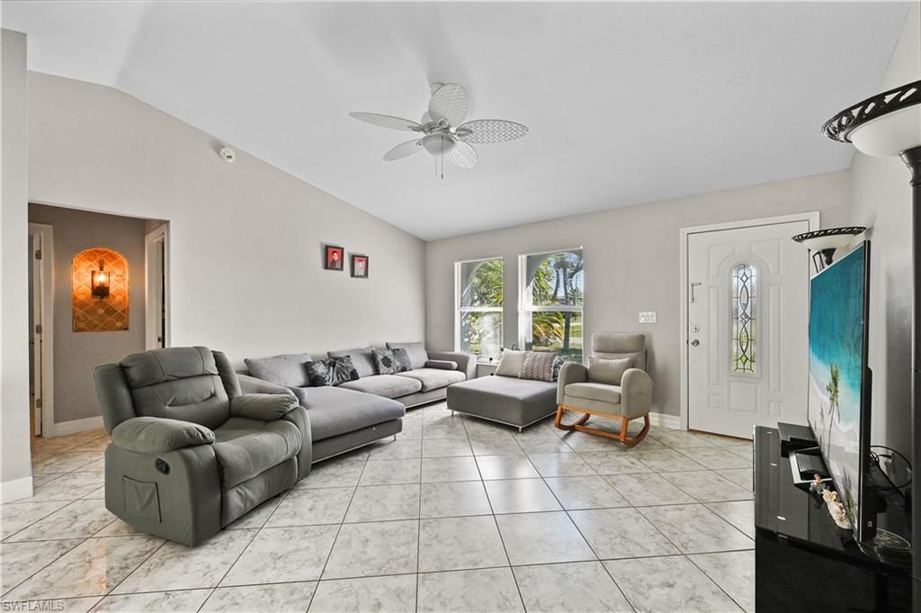 Image 9 of property listing at 1721 SE 21st TER, Cape Coral, FL 33990