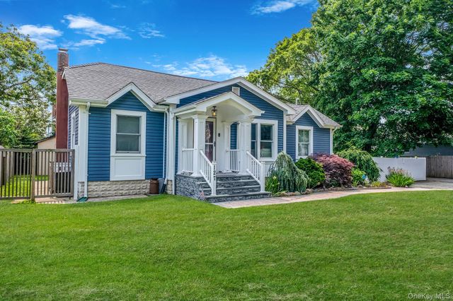 127 Clinton Avenue, East Patchogue, NY 11772
