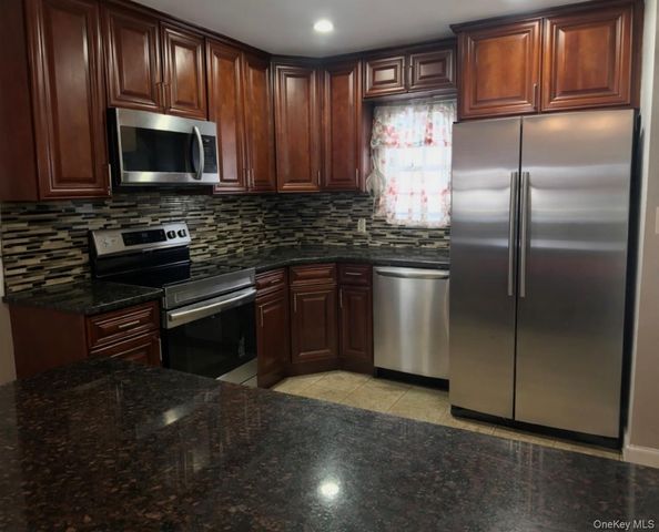 49 Spindle Road, Hicksville, NY 11801