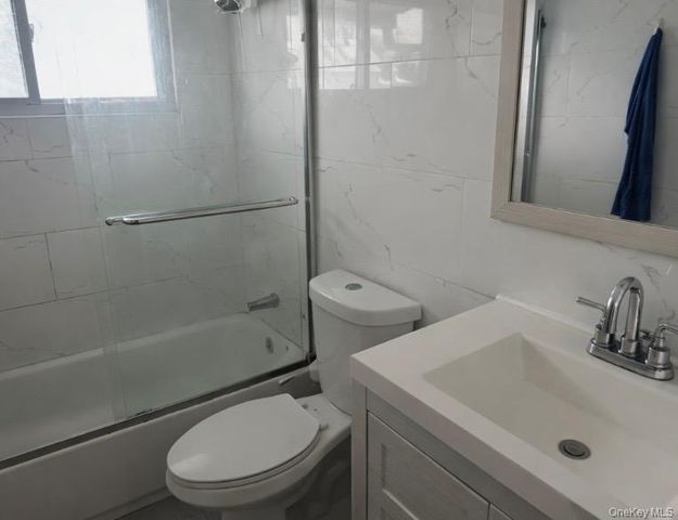 49 Spindle Road, Hicksville, NY 11801