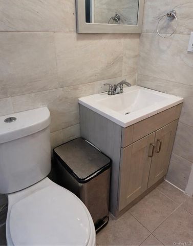 49 Spindle Road, Hicksville, NY 11801