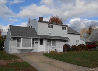 49 Spindle Road, Hicksville, NY 11801