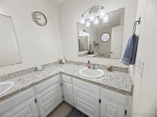 117 Oakwood Drive, Tahlequah, OK 74464