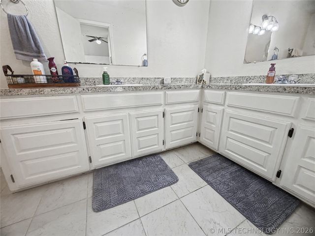 117 Oakwood Drive, Tahlequah, OK 74464