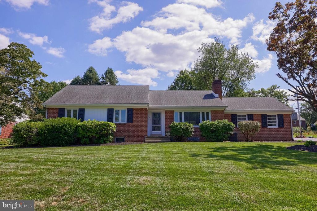 1951 STERLING PL, Lancaster, PA 17601
