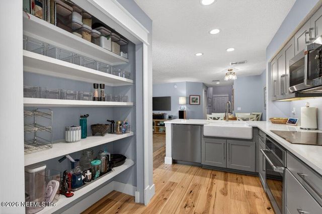 320 SUNRISE Circle, Neptune Beach, FL 32266