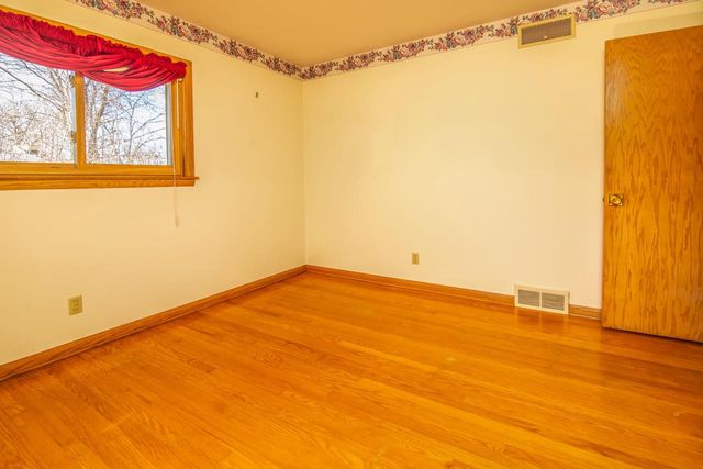 S67W13014 Larkspur ROAD, Muskego, WI 53150