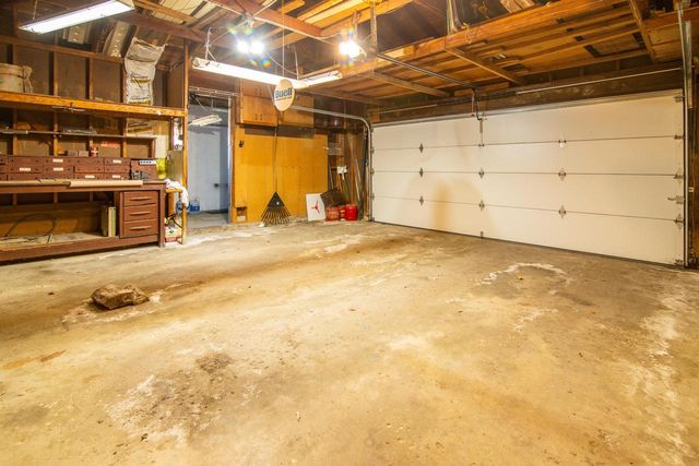 S67W13014 Larkspur ROAD, Muskego, WI 53150