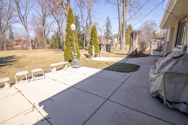 S67W13014 Larkspur ROAD, Muskego, WI 53150