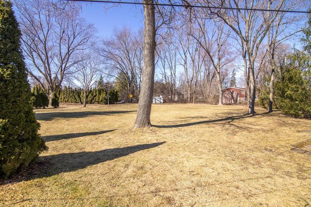 S67W13014 Larkspur ROAD, Muskego, WI 53150