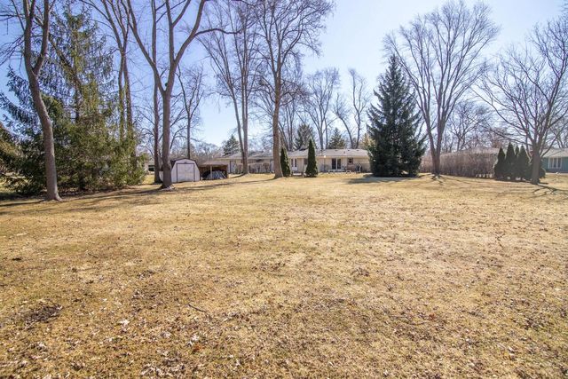 S67W13014 Larkspur ROAD, Muskego, WI 53150