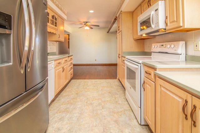 S67W13014 Larkspur ROAD, Muskego, WI 53150