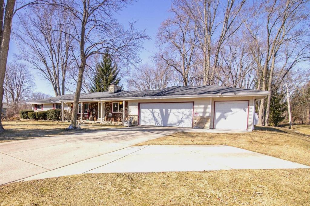 S67W13014 Larkspur ROAD, Muskego, WI 53150