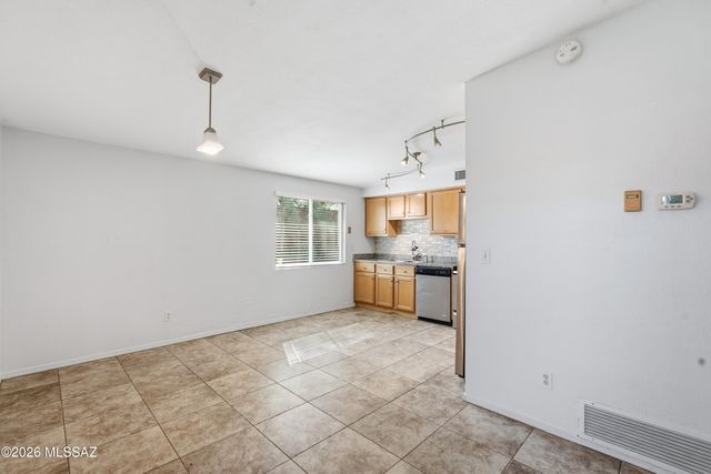 6916 N Galaxy Place, Tucson, AZ 85741
