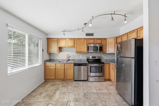 6916 N Galaxy Place, Tucson, AZ 85741