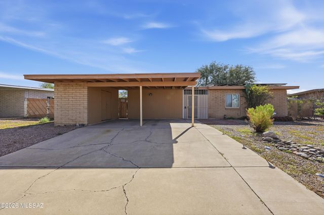 6916 N Galaxy Place, Tucson, AZ 85741