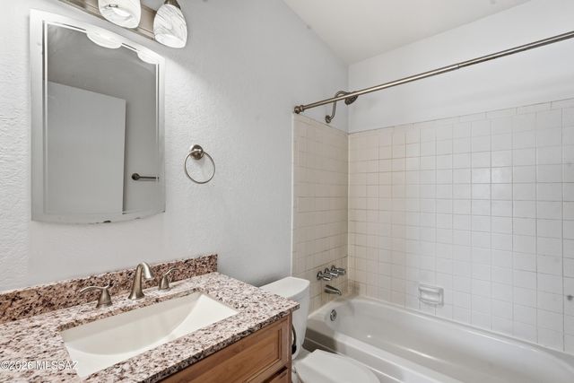 6916 N Galaxy Place, Tucson, AZ 85741