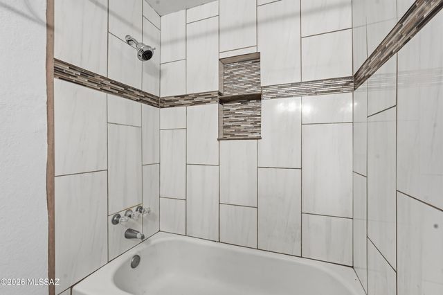 6916 N Galaxy Place, Tucson, AZ 85741