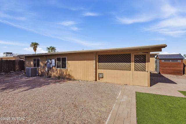 6916 N Galaxy Place, Tucson, AZ 85741