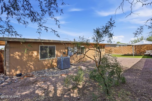 6916 N Galaxy Place, Tucson, AZ 85741